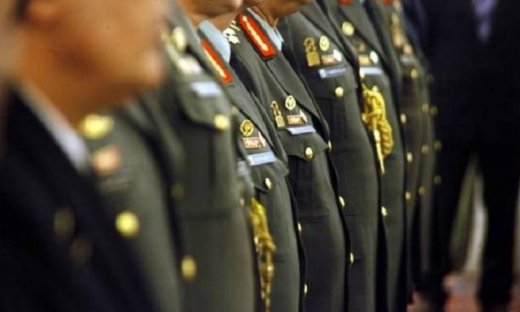 «Βόμβα» για τους ένστολους: Μειώσεις - σοκ στους μισθούς τους - Ποιοι και πόσα χρήματα θα χάσουν