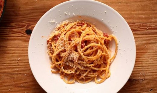 Λαχταριστή και πανεύκολη μακαρονάδα amatriciana: Η τέλεια κυριακάτικη συνταγή!