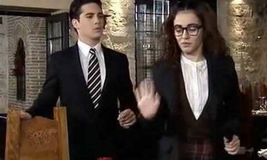 Μαρία η άσχημη: Ο Αλέξης προτείνει στη Μαρία να βγουν το βράδυ μαζί