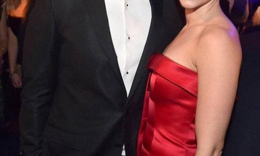 Έναν χρόνο μετά τον χωρισμό της, η star κάνει την πρώτη red carpet εμφάνιση με τον νέο της σύντροφο