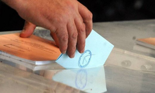 Δημοσκόπηση: Κλείνει η «ψαλίδα» Ν.Δ. - ΣΥΡΙΖΑ