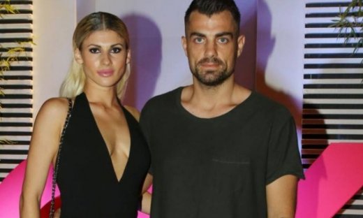 Έβαλε στήθος η Πηλιάκη. Τα 320ml και το Ιμότζι (Φωτό) (Nassos blog)