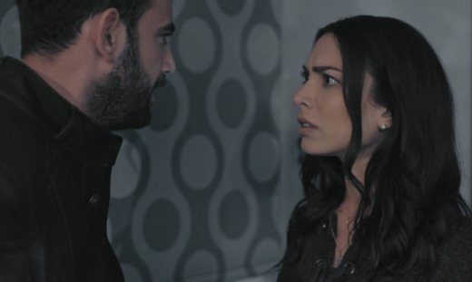 Το Τατουάζ: Η αστυνομία εισβάλει στο γραφείο του Ορφέα και τον συλλαμβάνει