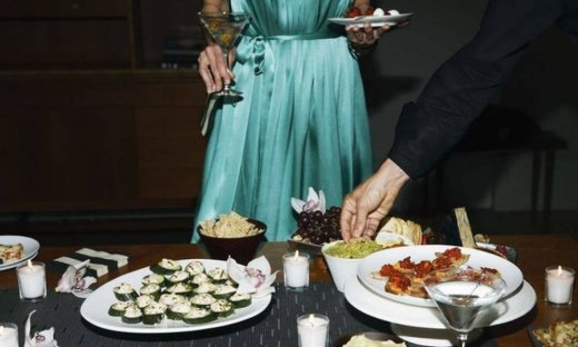 Πώς θα απολαύσεις «έξυπνα» τον γιορτινό μπουφέ και τι να αποφύγεις την επόμενη μέρα