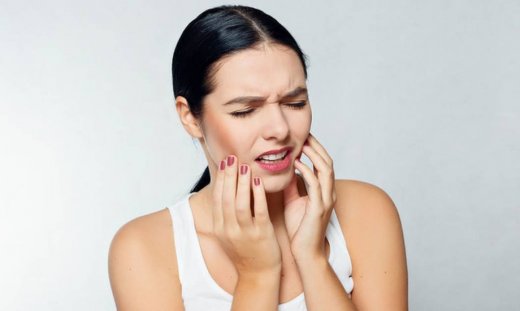 Απόστημα στο δόντι: Αίτια, συμπτώματα και αντιμετώπιση