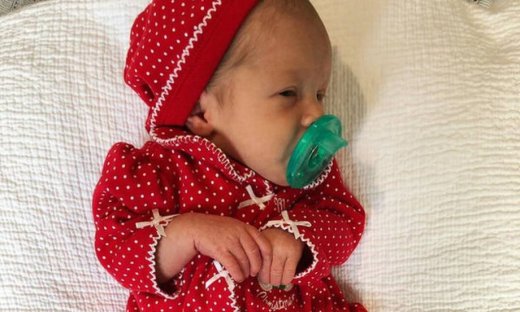 Η κόρη τους ήρθε δύο εβδομάδες νωρίτερα στη ζωή τους και γιορτάζουν την άφιξή της