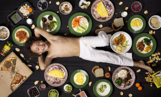 Μοναδικές φωτογραφίες αποτυπώνουν τι τρώνε τα παιδιά ανά τον κόσμο