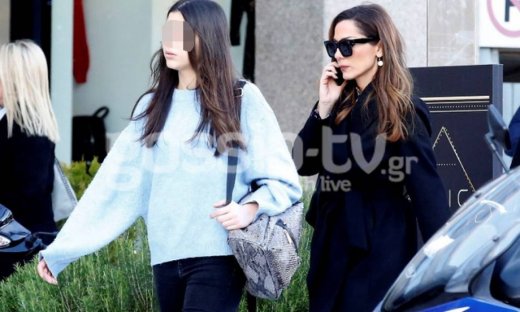 Δέσποινα Βανδή: Ψώνια και βόλτες με την κόρη της στη Γλυφάδα