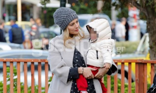 Δέσποινα Καμπούρη: Στην παιδική χαρά με την κορούλα της