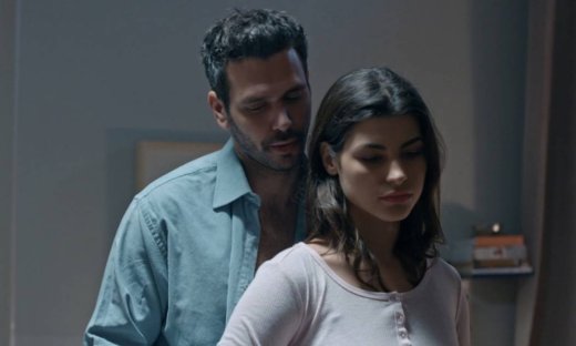 Το τατουάζ: Ο Τόνυ, κυλά ξανά στα ναρκωτικά