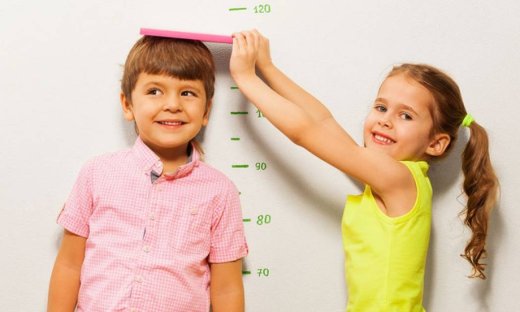 Σε ποια ηλικία σταματούν να ψηλώνουν τα αγόρια και σε ποια τα κορίτσια