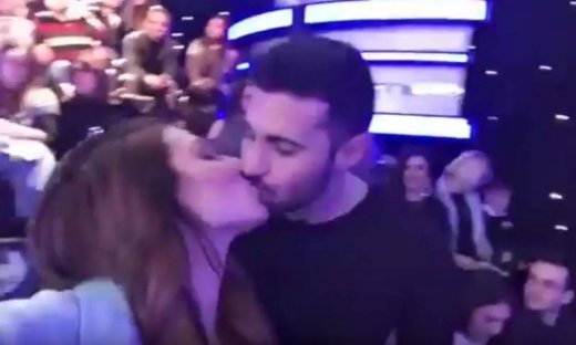 Βασάλος-Βαλαβάνη: Το τρυφερό φιλί on camera