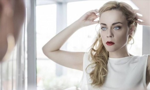 Λένα Παπαληγούρα: «Μπορείς να βιώσεις τον έρωτα ως κάτι που σου δίνει ώθηση»