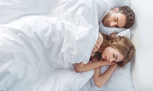 Η στάση που κοιμούνται τα ζευγάρια αποκαλύπτει πόσο συχνά κάνουν σεξ! (γράφημα)
