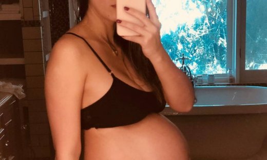 Ο γιος της star έγινε ενός μήνα και αυτή είναι η πιο γλυκιά φωτογραφία του ως τώρα