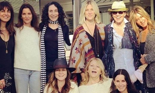 Jennifer Aniston: Έγινε 49 ετών και το γιόρτασε με τις φίλες της