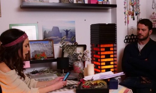 Το τατουάζ: Ο Στέφανος κάνει όλο και περισσότερο παρέα με την Όλγα και τον Σάκη