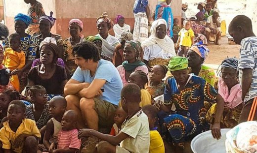 «Δεν αμείβεται ο Παπακαλιάτης για το ντοκιμαντέρ που γυρίζει για την ActionAid»