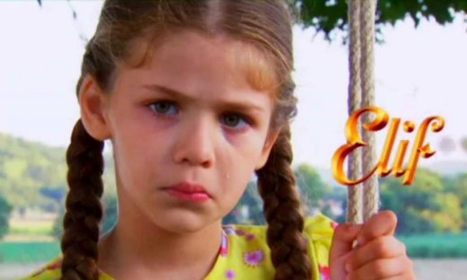 Elif: Οι αστυνομικοί συνειδητοποιούν ότι η Ελίφ φοβάται να μιλήσει