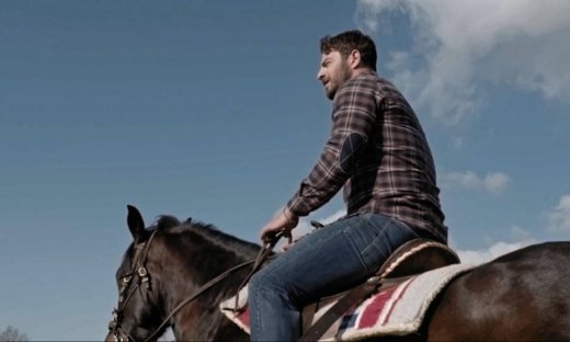 Το τατουάζ: Ο Στέφανος αρχίζει να ερωτεύεται;