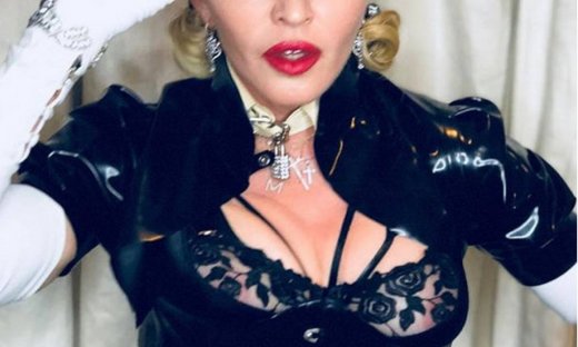 Προκαλεί η Madonna στο Instagram