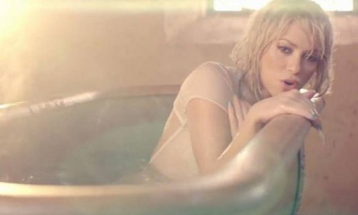 Κολάζει η Σακίρα μέσα στο τζακούζι (vid)