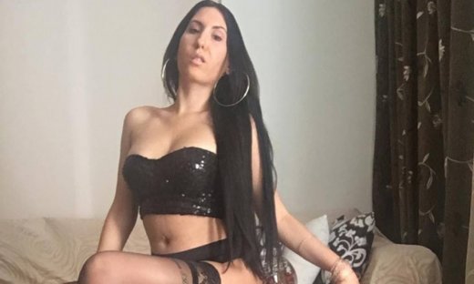 Η Κρητικιά που αναστατώνει με καυτές πόζες στο Instagram! (photos)