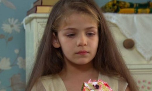 Elif: Η Αϊσέ μαζί με την Ελίφ πηγαίνουν να επισκεφθούν τη Μελέκ