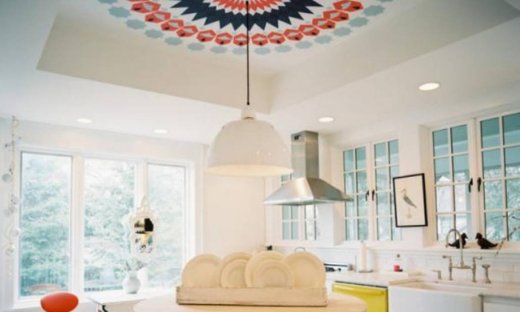 Πες όχι στα λευκά ταβάνια και προτίμησε τη νέα τάση που θα αλλάξει ολοκληρωτικά το χώρο