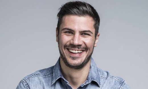 Άκης Πετρετζίκης: «Πετάει» το Kitchen Lab