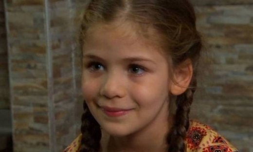 Elif: Η Ελίφ βρίσκει την Τουγτσέ να κλαίει κρυφά