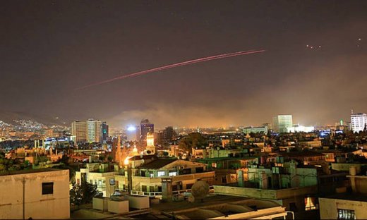 Για μια ολόκληρη ώρα βομβάρδιζαν τη Συρία ΗΠΑ, Βρετανία και Γαλλία (videos+pics)