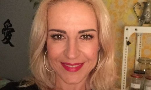 Θωμαΐς Ανδρούτσου: Έκανε το πρώτο της μπάνιο –  Οι φωτό στην παραλία