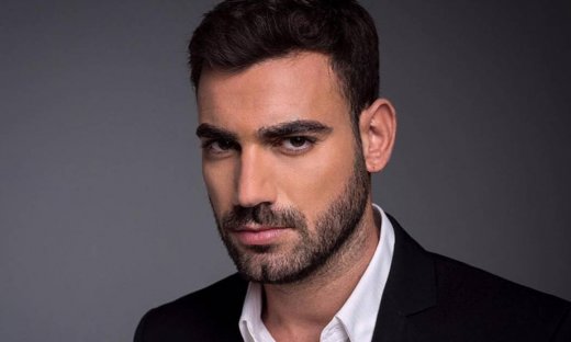 Νίκος Πολυδερόπουλος: Κυριακάτικο μπάρμπεκιου με καλή παρέα στο σπίτι του (φωτο)