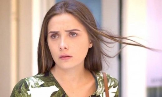 Elif: Η Μελέκ σοκάρεται όταν βλέπει τις φωτογραφίες