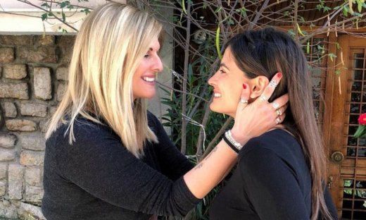 Η μαμά της Χριστίνας Μπόμπα είναι καλλονή! Δες την με μπικίνι στον Άγιο Δομίνικο