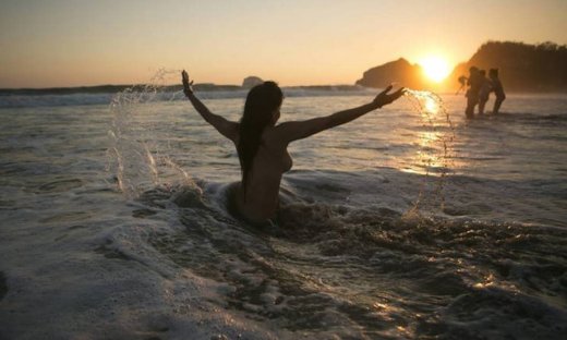 NaturistBnB: Μια πλατφόρμα για όσους επιθυμούν να κάνουν διακοπές... γυμνοί