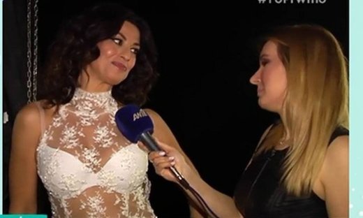 Η Δωροθέα Μερκούρη «κούφανε» την ρεπόρτερ όταν αποκάλυψε ότι… μπερδεύει την ηλικία της