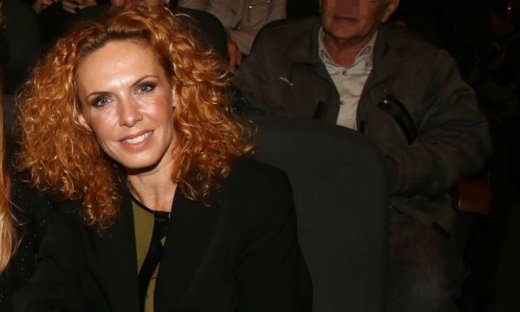 Εβελίνα Παπούλια: «Παίρνω καλά λεφτά σε μια δύσκολη εποχή και υπάρχω σε μια παραγωγή που με σέβεται»