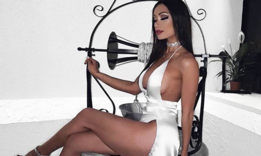 Η Τζένη αναστατώνει με τις πόζες της (photos)