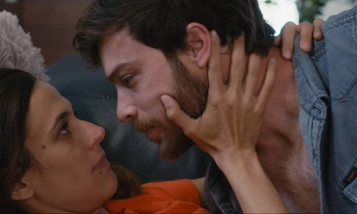 Το τατουάζ: Ένα τηλεφώνημα της Άννας όμως θα ανατρέψει τις ισορροπίες