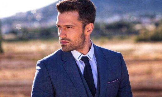 Κωνσταντίνος Αργυρός: Μαθαίνει και ιππασία