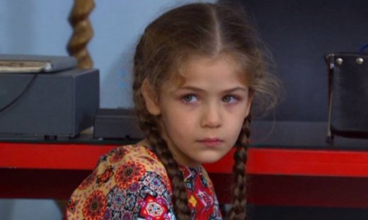 Elif: O Βεϊσέλ βλέπει την Ελίφ να πηγαίνει στο μπακάλικο και την απαγάγει