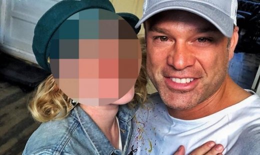 Δείτε με ποια Αμερικανίδα ηθοποιός ποζάρει στην αγκαλιά του Κώστα Σόμμερ