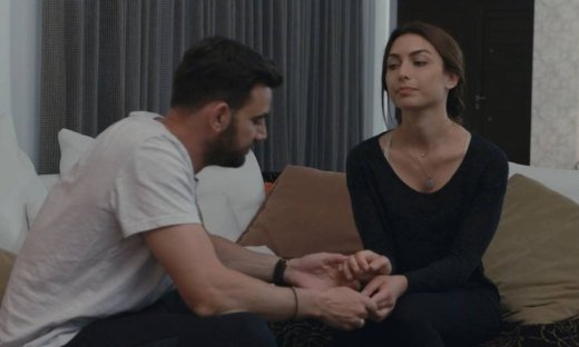 Το τατουάζ: Ο Ορφέας παρακολουθεί την Ξένια και σε ανύποπτη στιγμή, επιτίθεται!