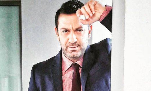 Δείτε τον Μιχάλη Μαρίνο να ποζάρει με μαγιό μετά τις πρώτες του βουτιές για φέτος