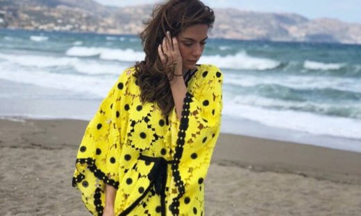 Βάσω Λασκαράκη: Δείτε την στην παραλία με την κόρη της – «Δελφίνι» η μικρή Εύα