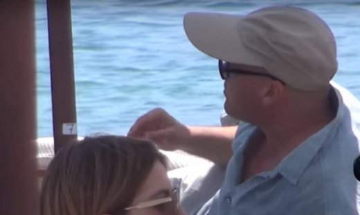 Ο Billy Zane απολαμβάνει διακοπές στη Μύκονο