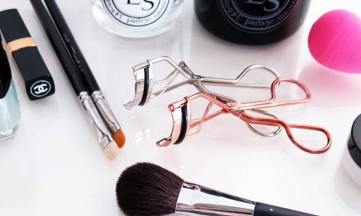 Τα “έξυπνα” εργαλεία μακιγιάζ που κάνουν πιο εύκολη τη ζωή σου