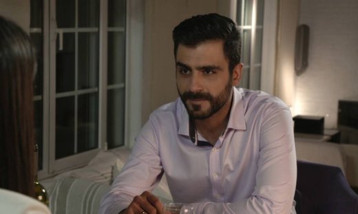 Έλα στη θέση μου: Ο Αχιλλέας θέλει να πείσει την Ρενάτα για την αγάπη του